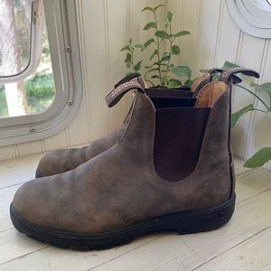 Like New Blundstone Boots size 6 1/2 AU
